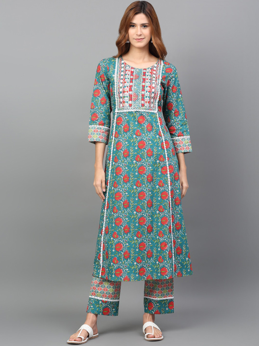 

Kamayra Women Green Floral Printed Regular Thread Work Pure Cotton Kurta with Palazzos & With Dupatta