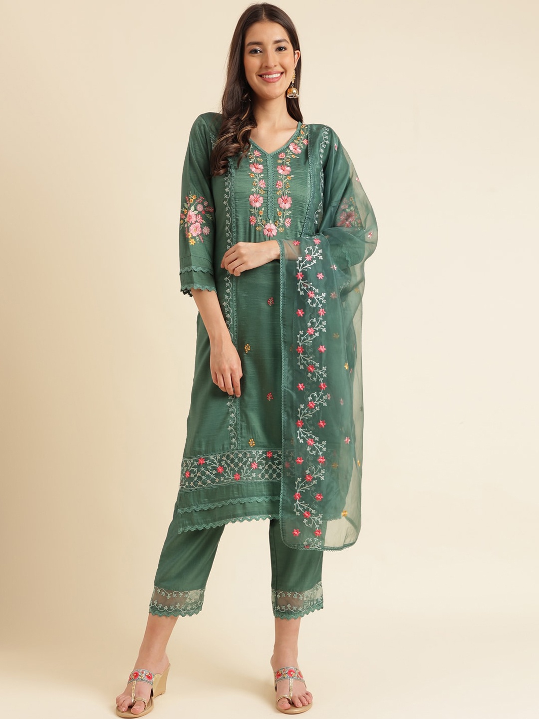 

Sangria Thread Work Straight Kurta With Trouser & Dupatta, Green