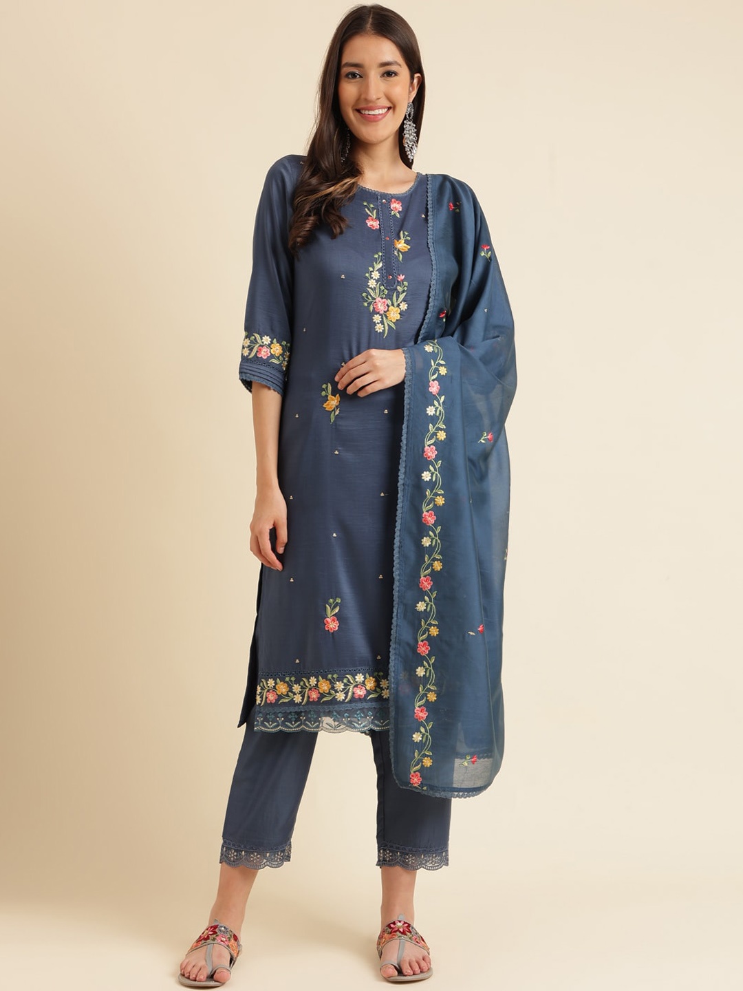 

Sangria Thread Work Straight Kurta With Trouser & Dupatta, Blue