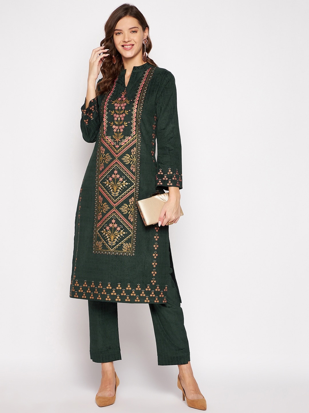 

Zigo Winter Wear Ethnic Motifs Printed Mandarin Collar Velvet Straight Kurta With Trousers, Green