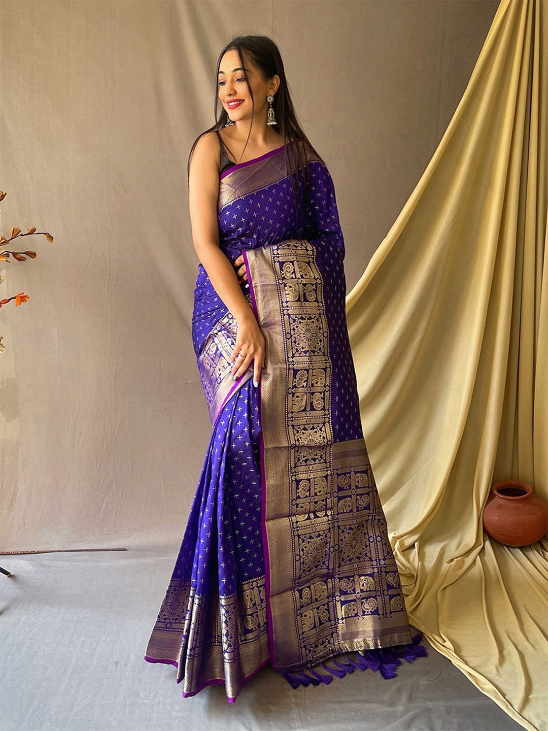 

Mitera Blue & Gold-Toned Geometric Woven Design Zari Kanjeevaram Saree