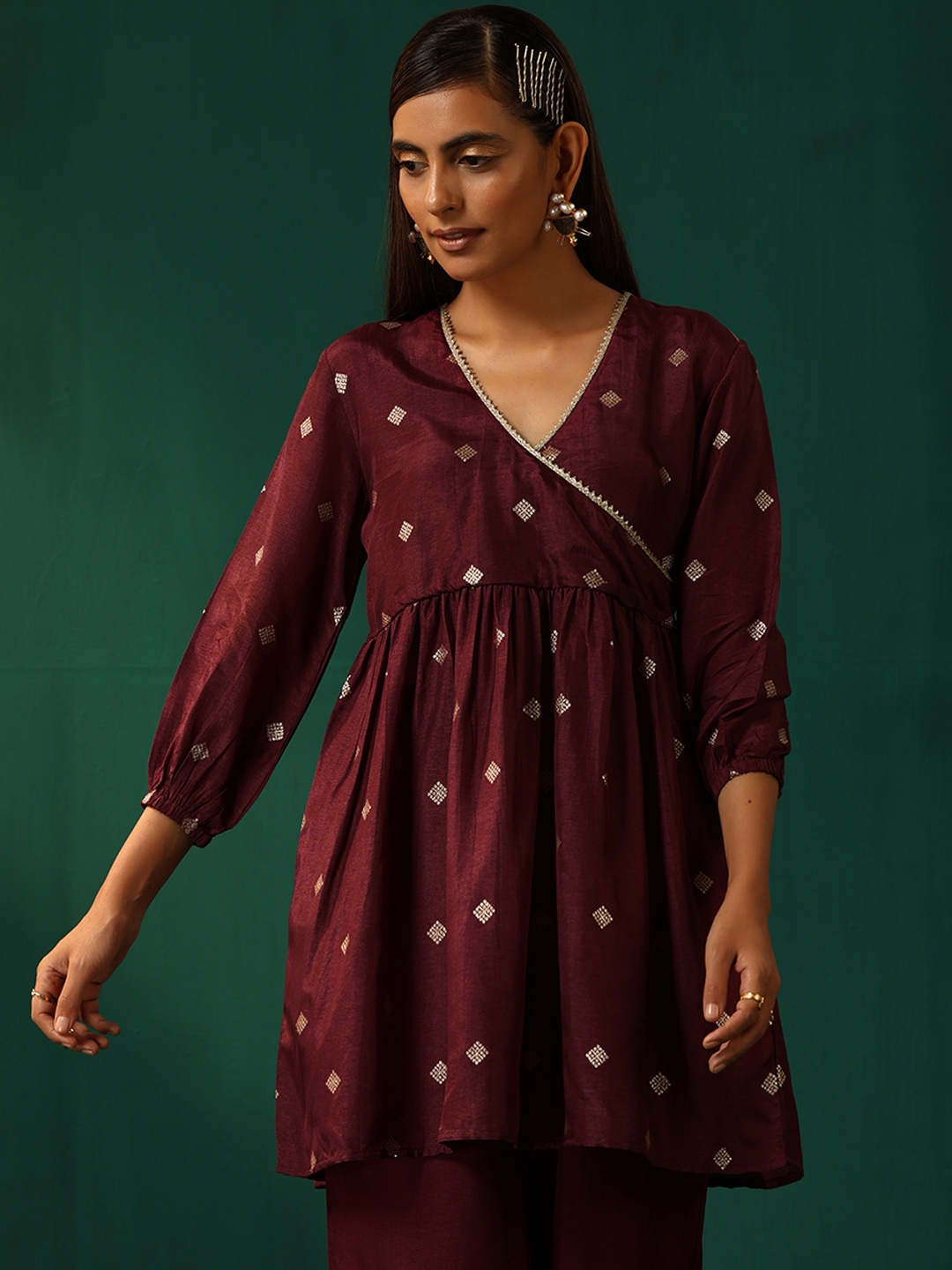 

trueBrowns Woven Design Gotta Patti Kurti & Trousers, Burgundy