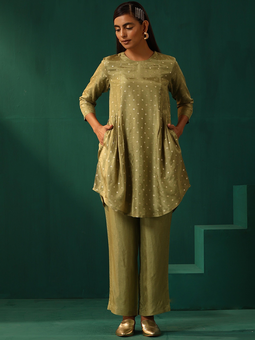 

trueBrowns Woven Design A-Line Kurta & Trousers, Green