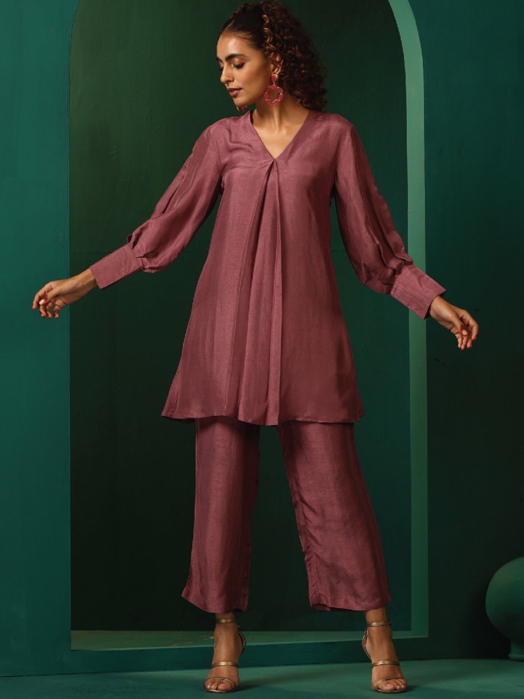 

trueBrowns V-Neck A-Line Kurti With Trousers, Mauve