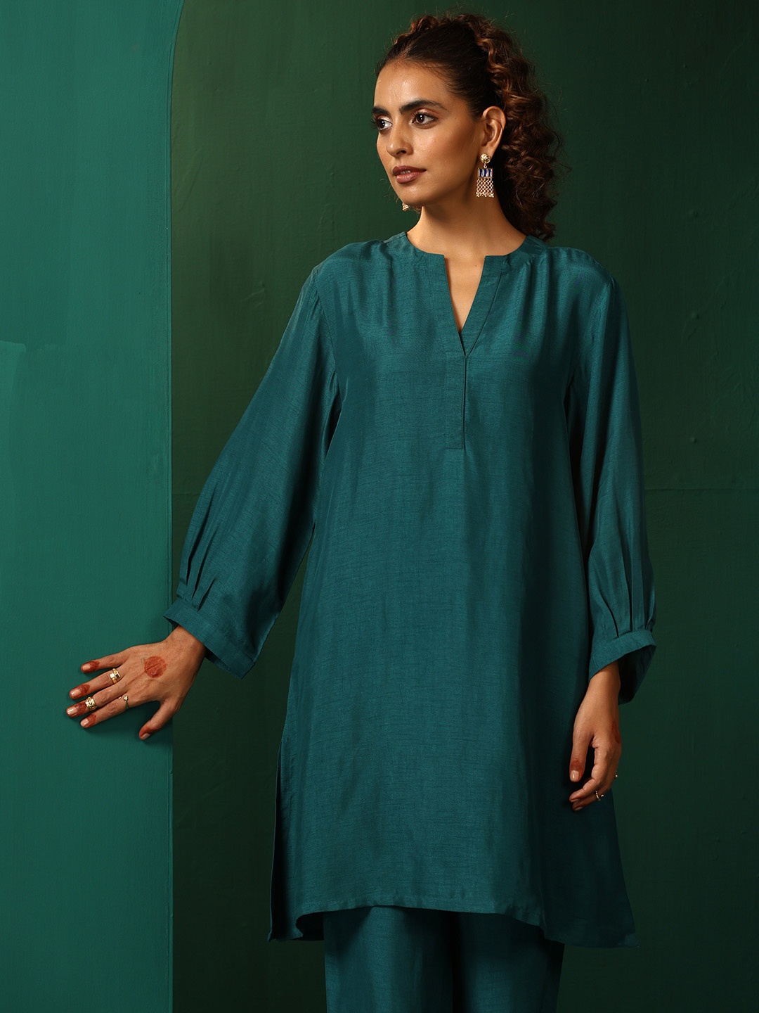 

trueBrowns Notched Neck Puff Sleeves Straight Kurta With Trousers, Teal