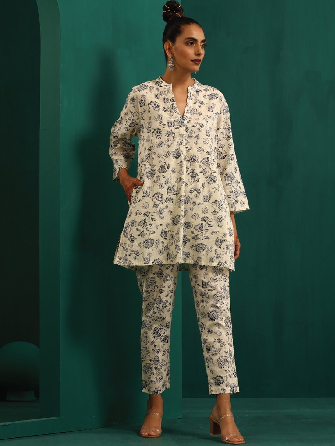 

trueBrowns Floral Printed Top With Trousers Co-Ords, Off white