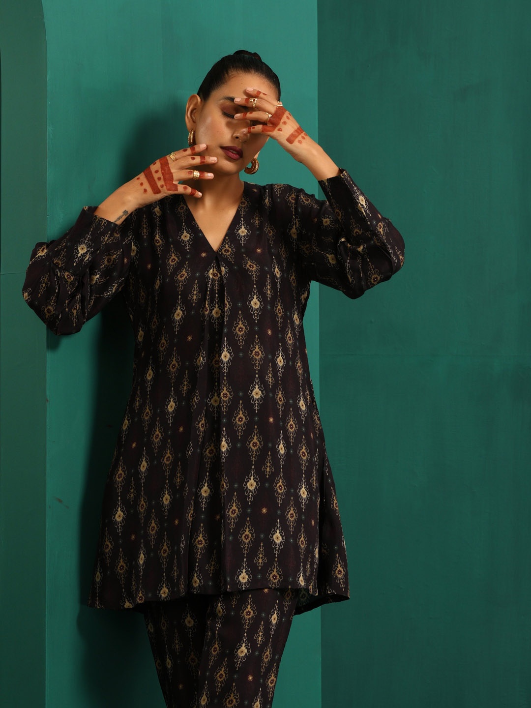 

trueBrowns Printed Kurta & Trousers, Black