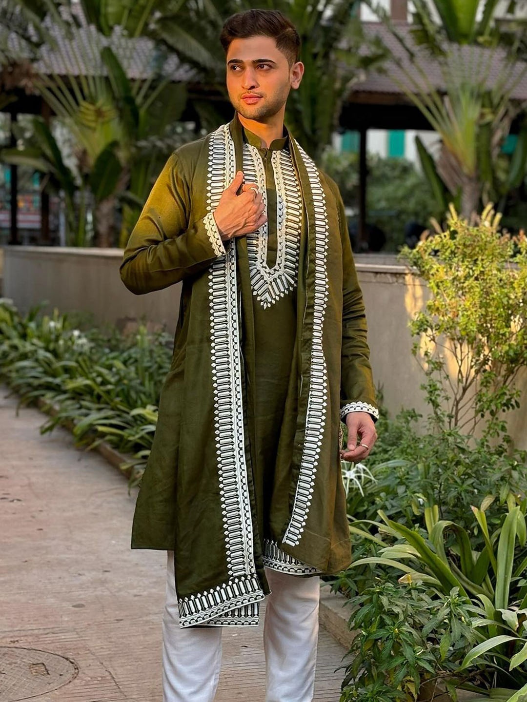 

VASTRAMAY Ethnic Motifs Embroidered Straight Kurta & Trousers With Dupatta, Olive