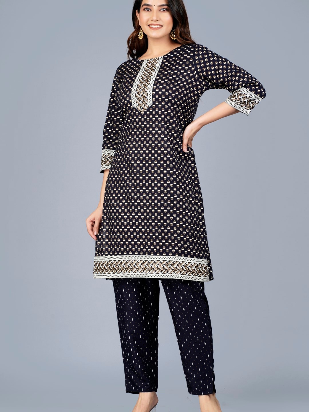 

SIPET Women Black Floral Printed Regular Kurta with Trousers