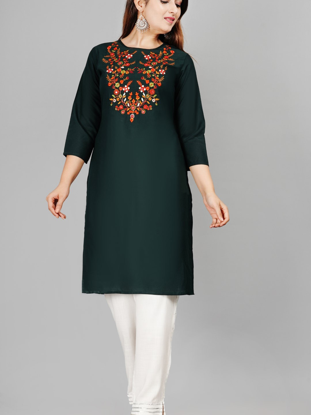 

SIPET Floral Embroidered Regular Kurta with Trousers, Green