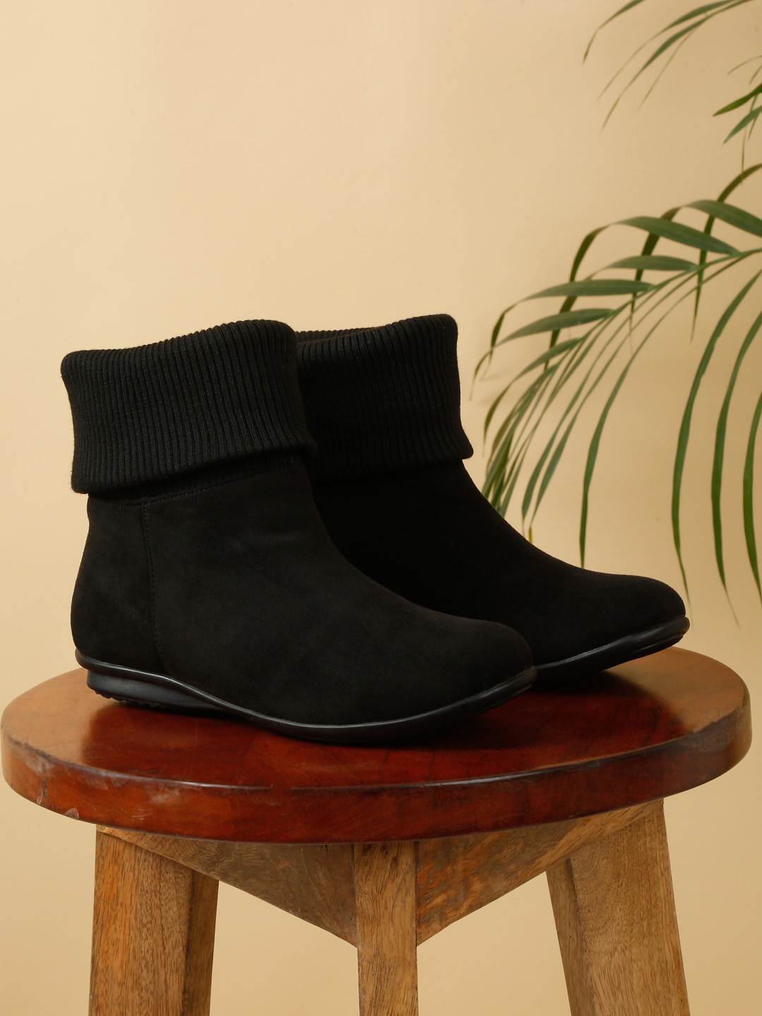 

Flat n Heels Women Mid-Top Winter Boots, Black