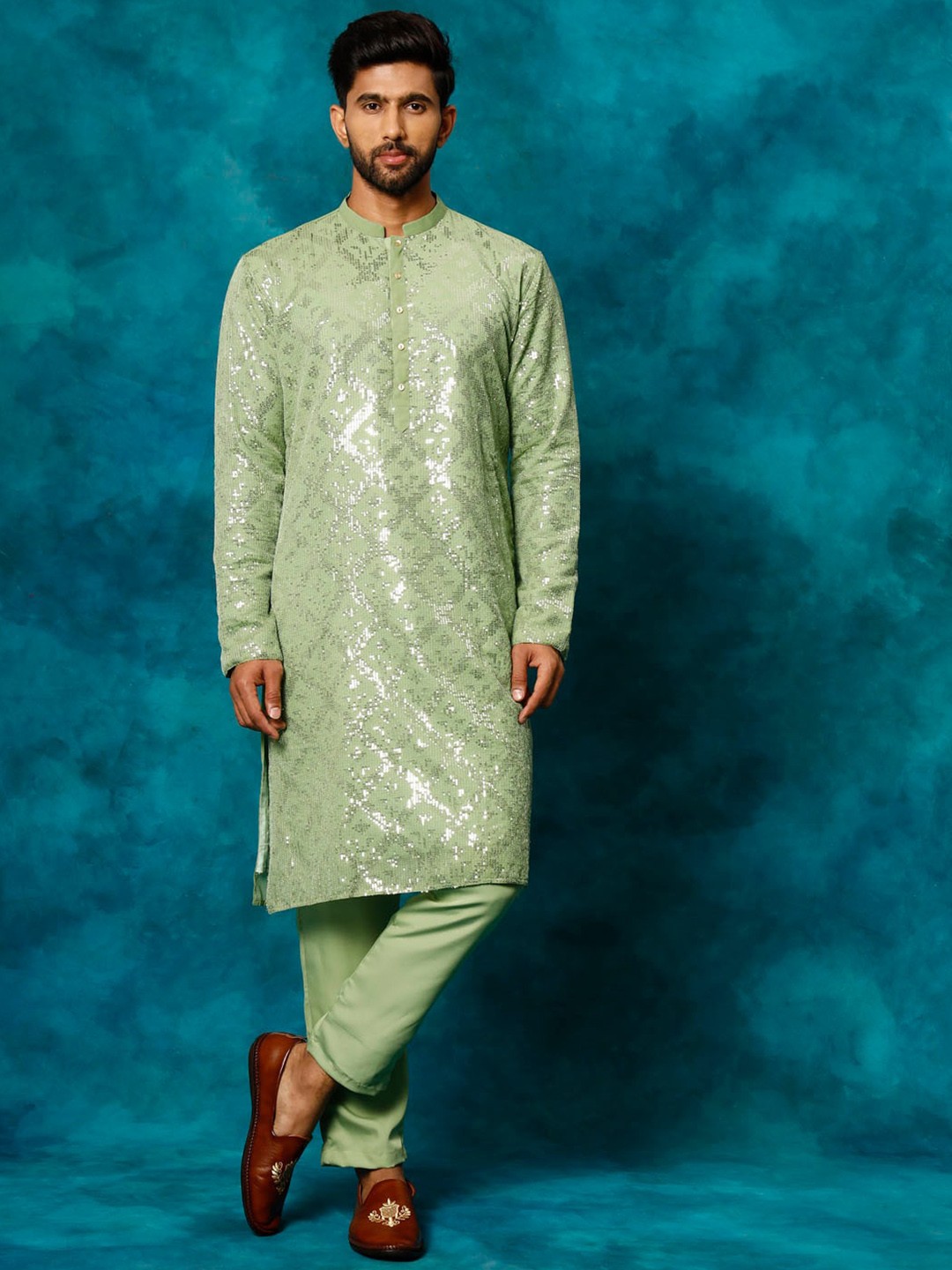 

VASTRAMAY Embellished Mandarin Collar Regular Sequinned Kurta With Pyjamas, Green