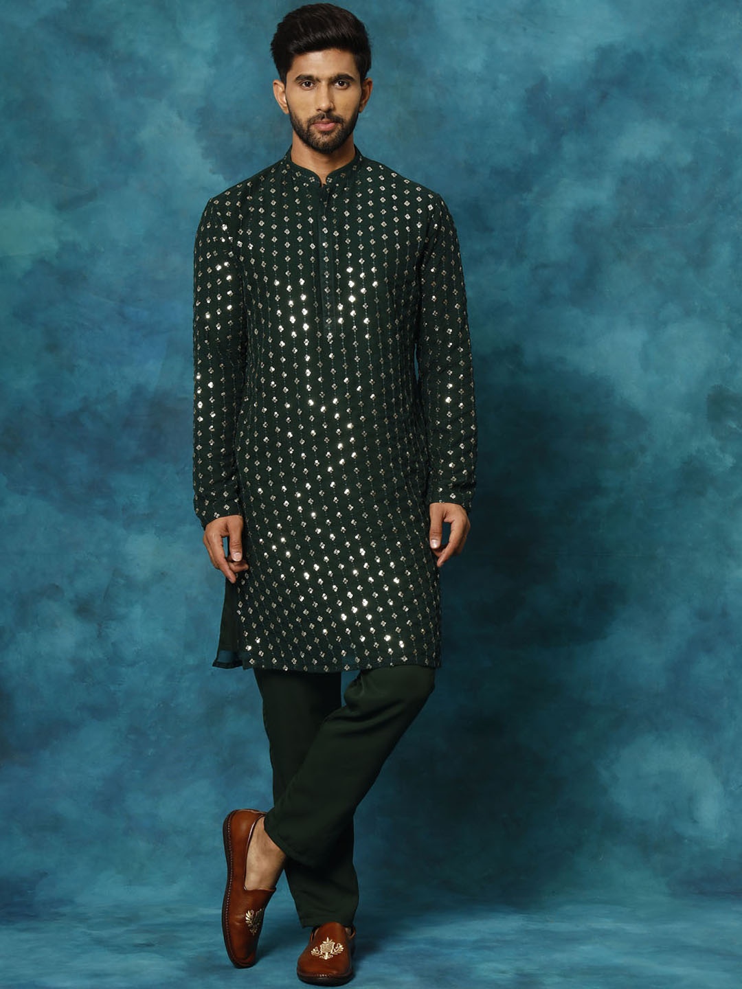 

VASTRAMAY Geometric Embroidered Mandarin Collar Sequined Straight Kurta with Trousers, Green