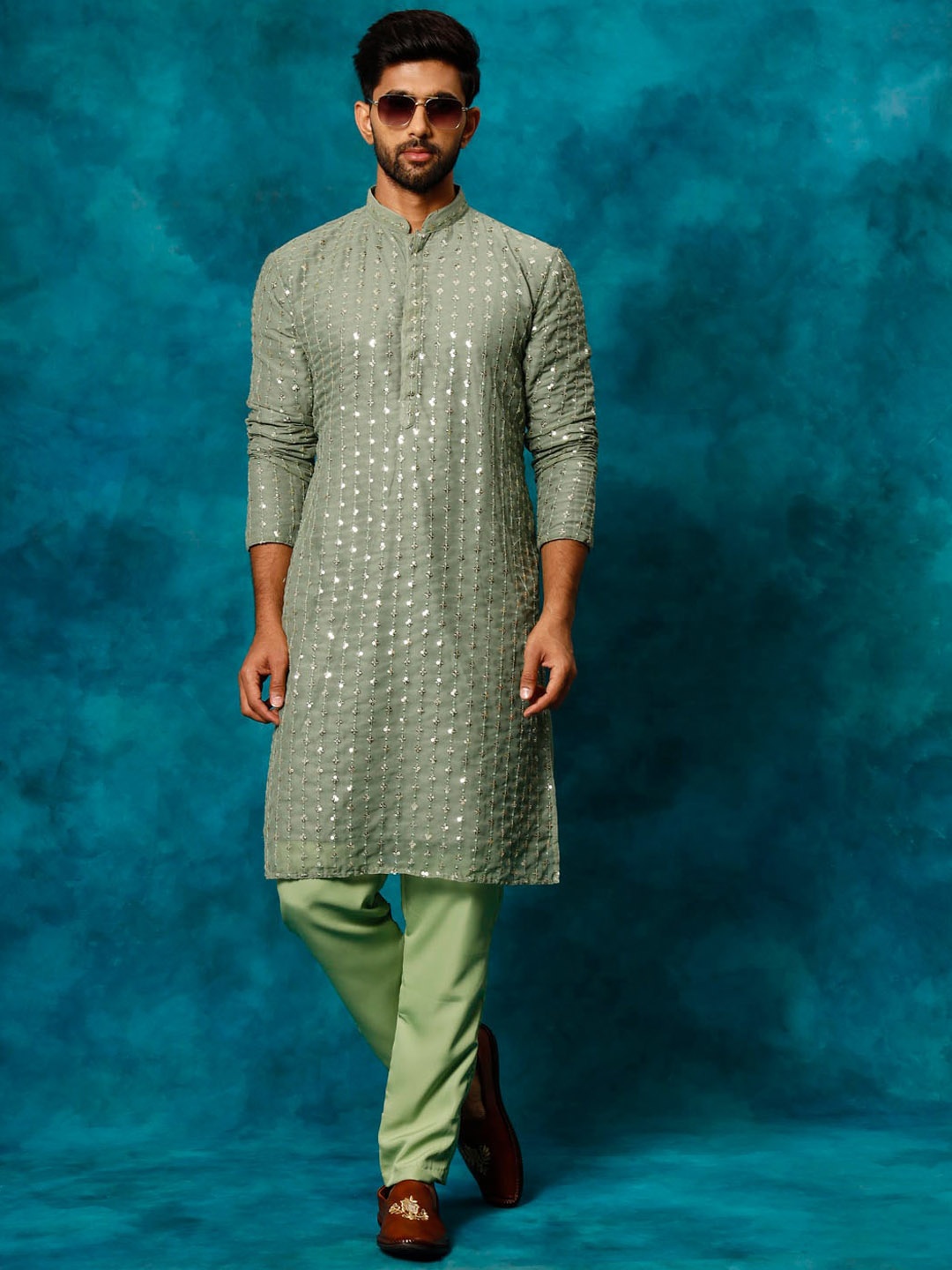 

VASTRAMAY Embellished Mandarin Collar Regular Sequinned Kurta With Pyjamas, Green