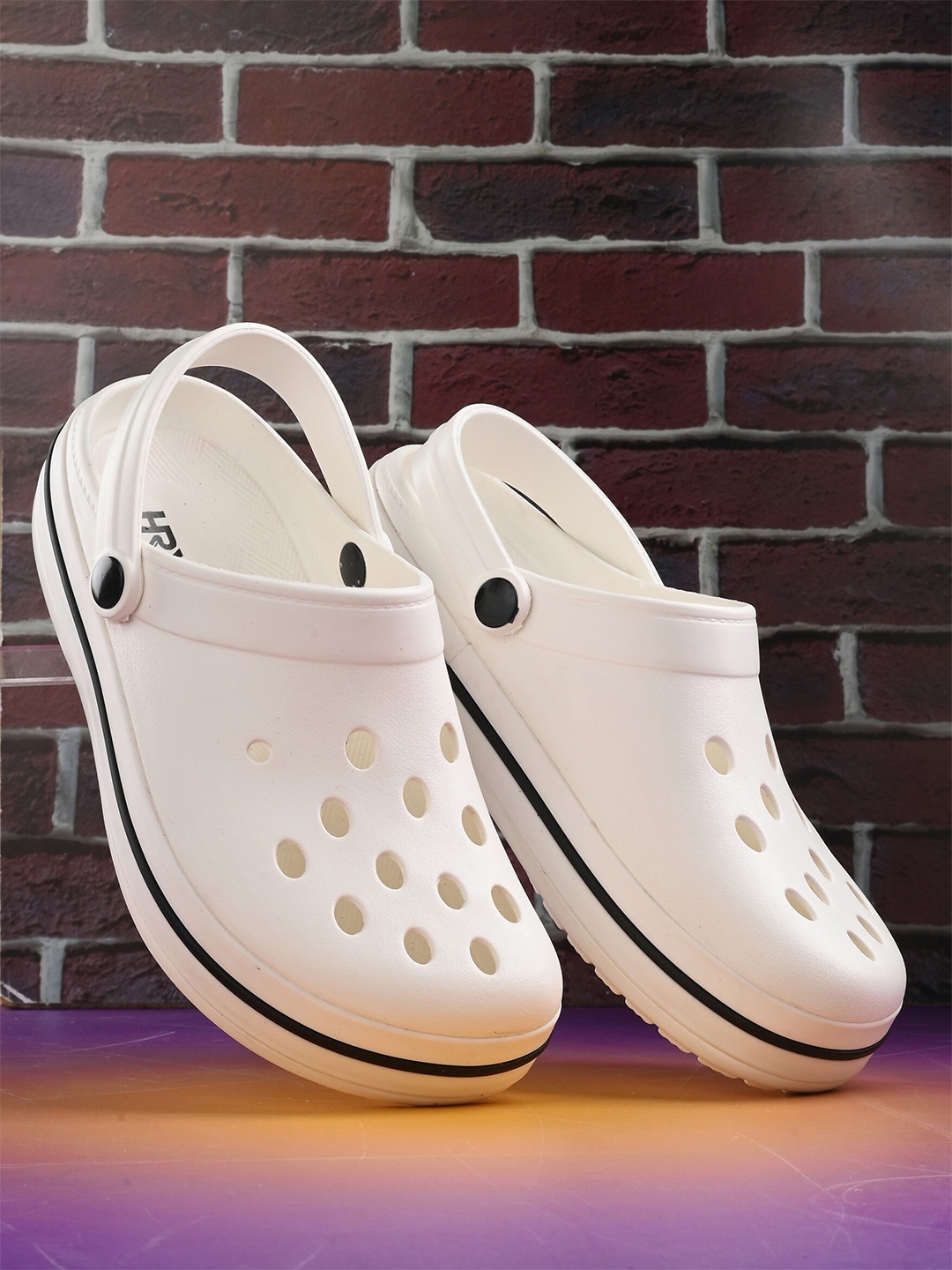 

HRX by Hrithik Roshan Men Self Design Clogs, White
