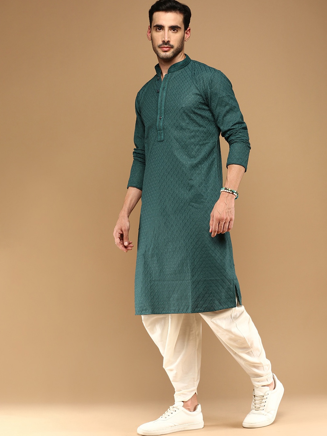 

Sangria Embroidered Mandarin Collar Cotton Straight Kurta, Green