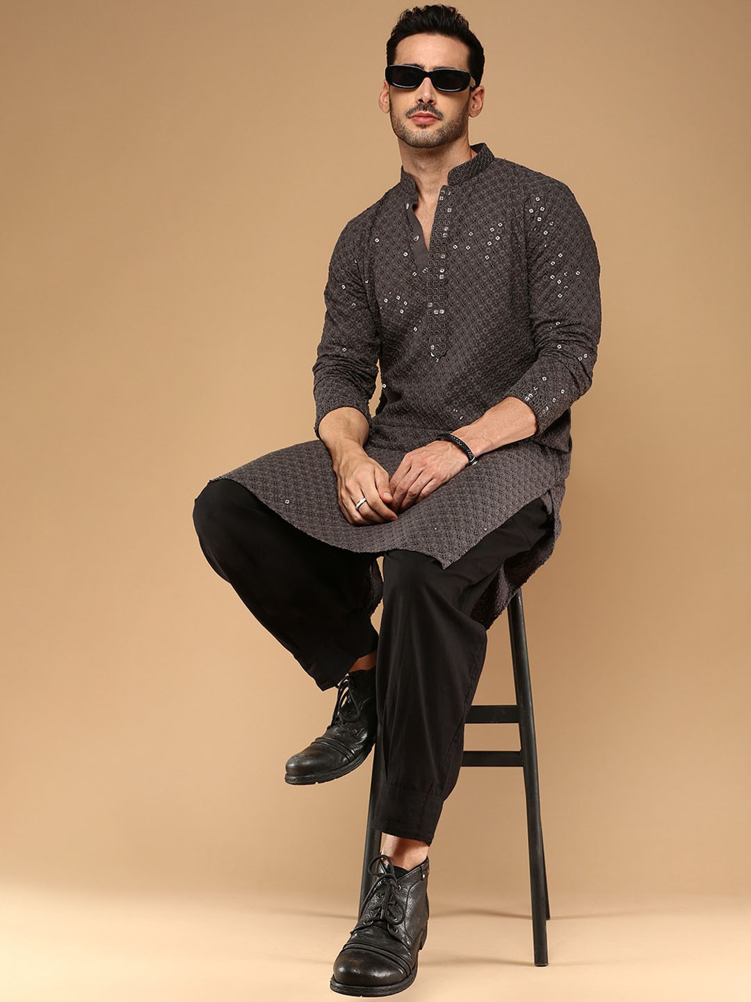 

Sangria Floral Embroidered Mandarin Collar Chikankari Sequinned Cotton Straight Kurta, Grey