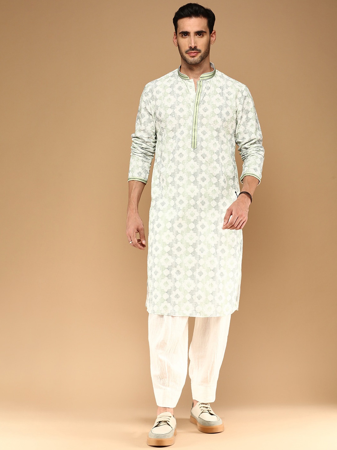 

Sangria Chikankari Embroidered Straight Kurta, Green