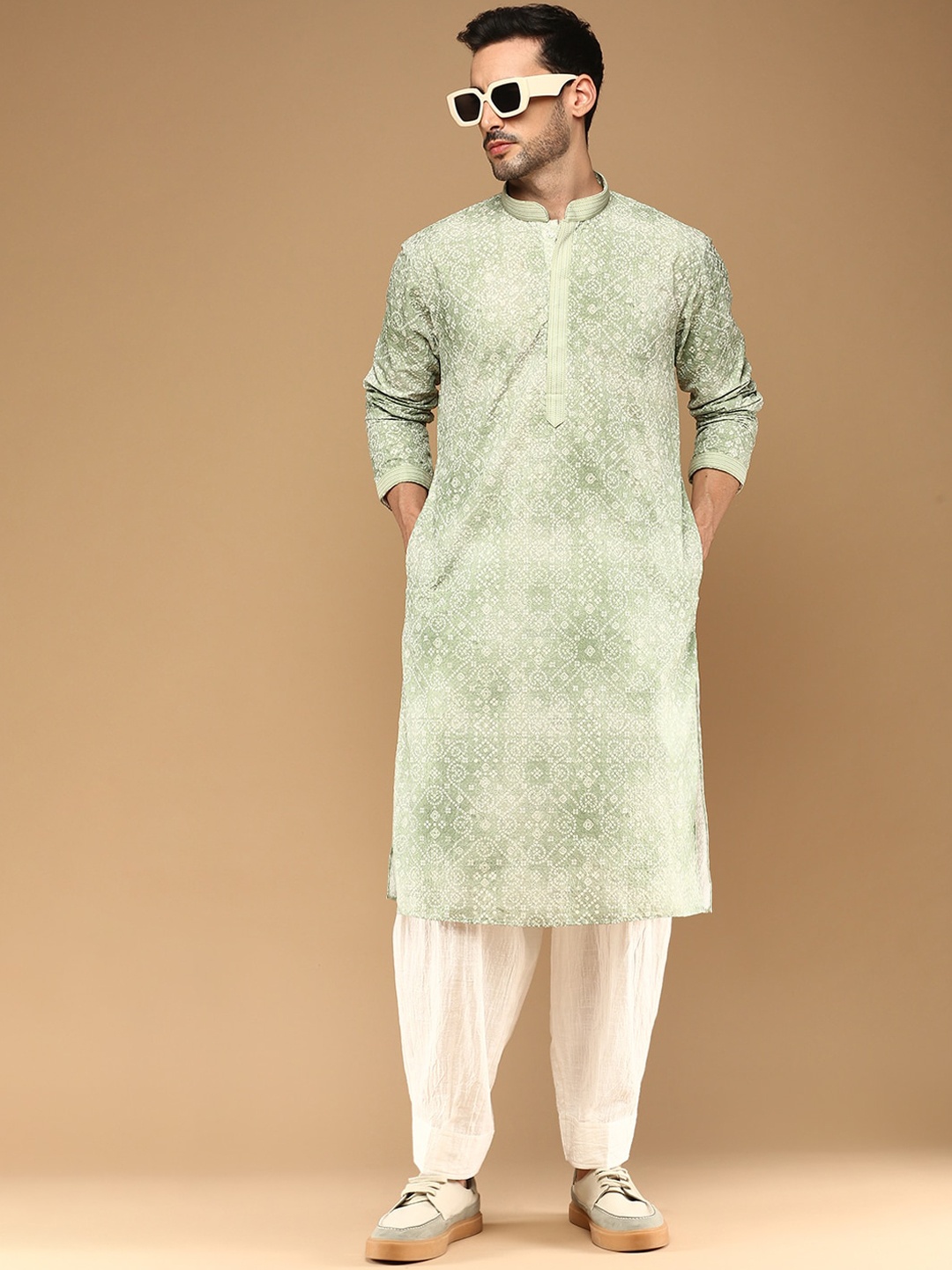 

Sangria Green Bandhani Printed Mandarin Collar Chikankari Cotton Straight Kurta