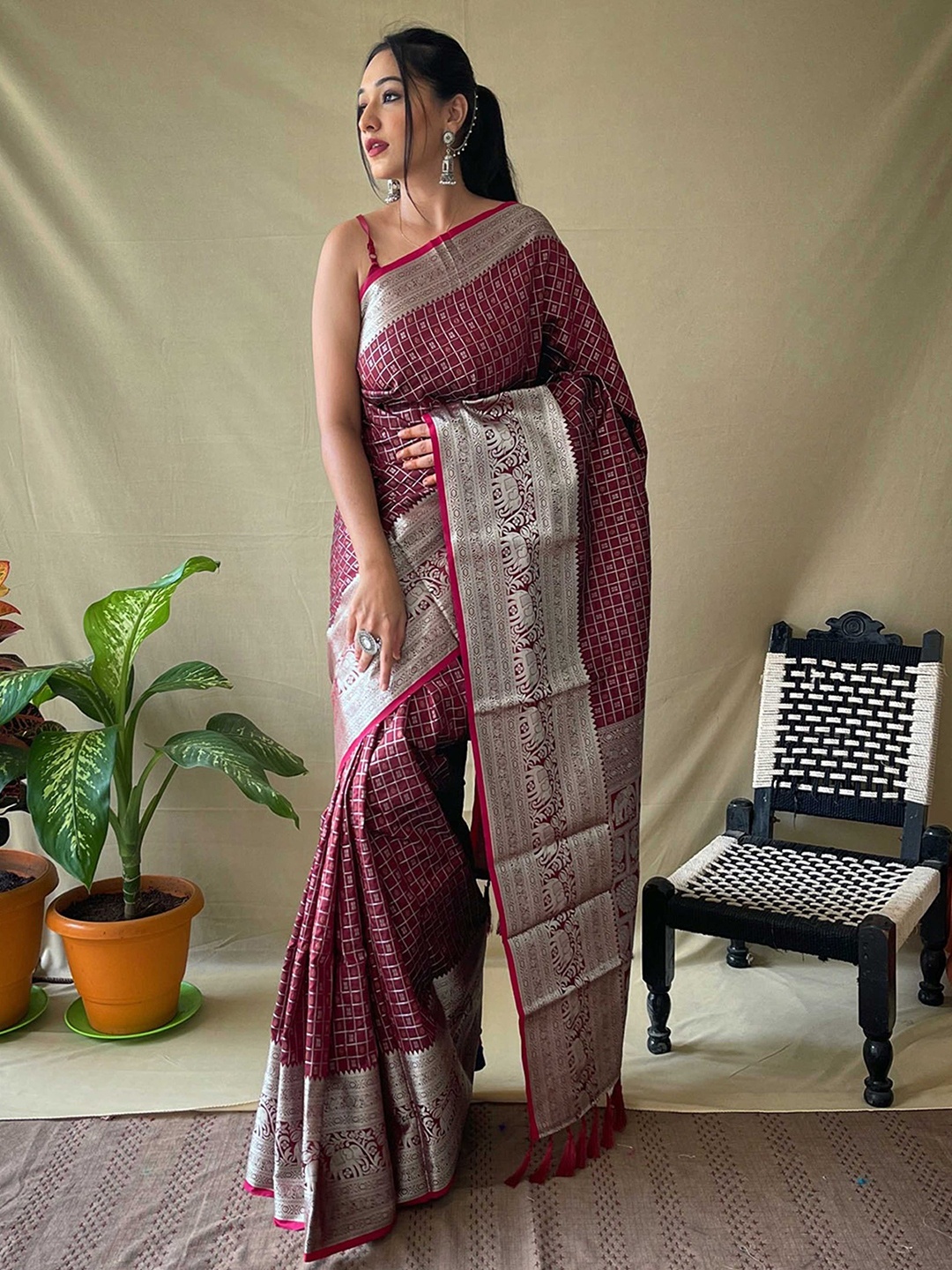 

Mitera Ethnic Motifs Woven Design Zari Kanjeevaram Saree, Purple