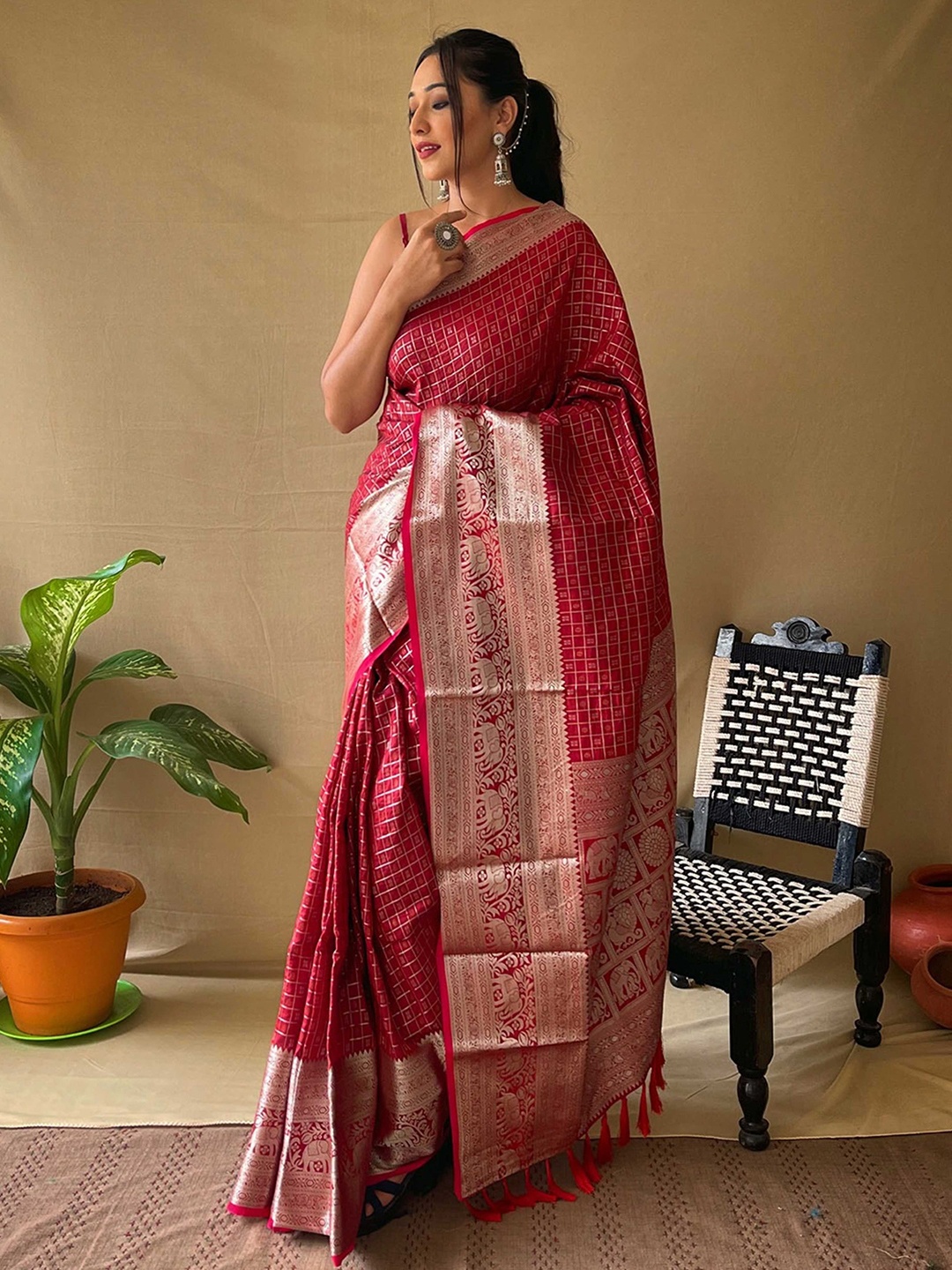 

Mitera Ethnic Motifs Woven Design Zari Kanjeevaram Saree, Red