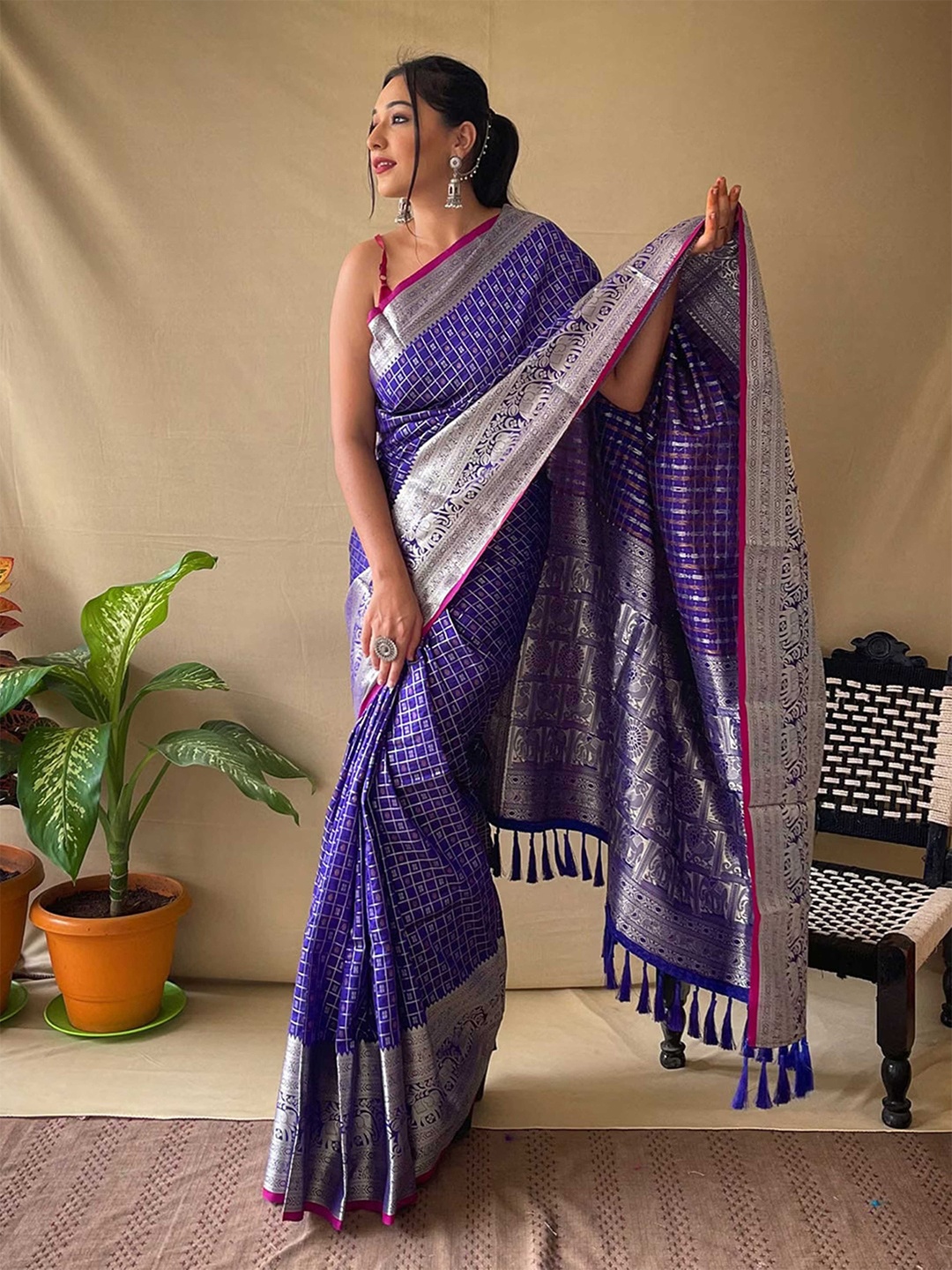 

Mitera Blue & Silver-Toned Geometric Woven Design Zari Kanjeevaram Saree