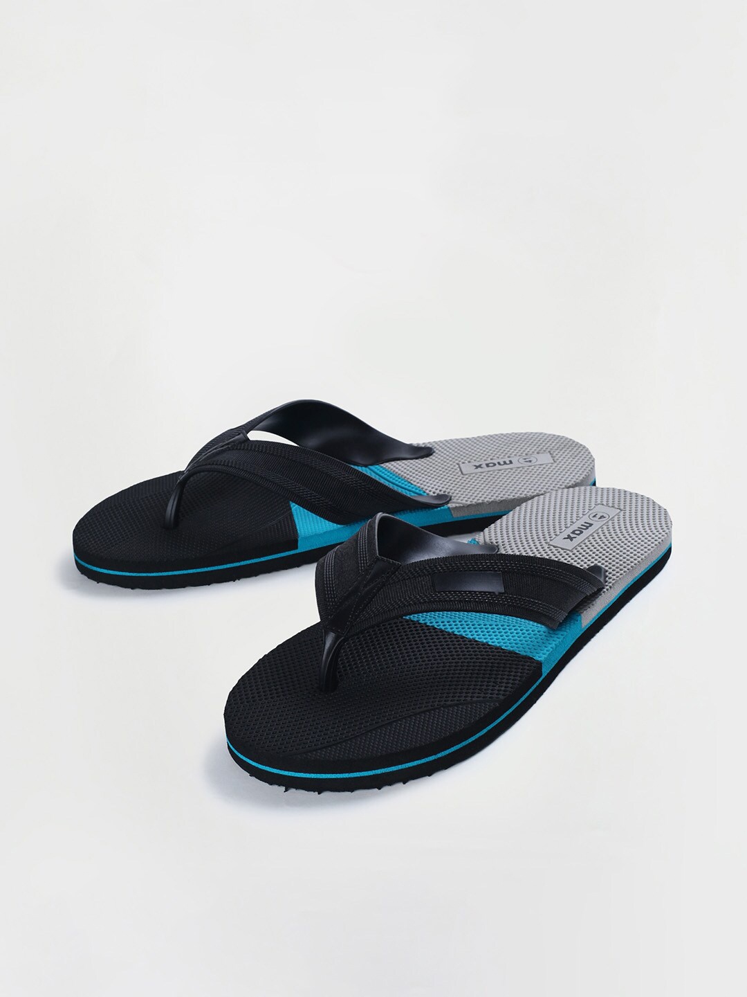 

max Men Colourblocked Thong Flip-Flops, Blue