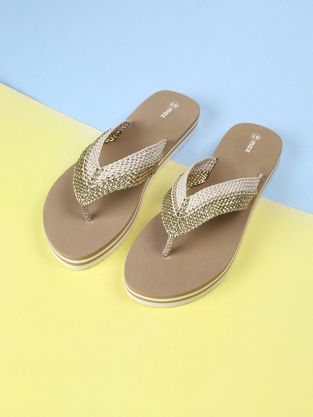 

max Women Embellished Thong Flip-Flops, Beige