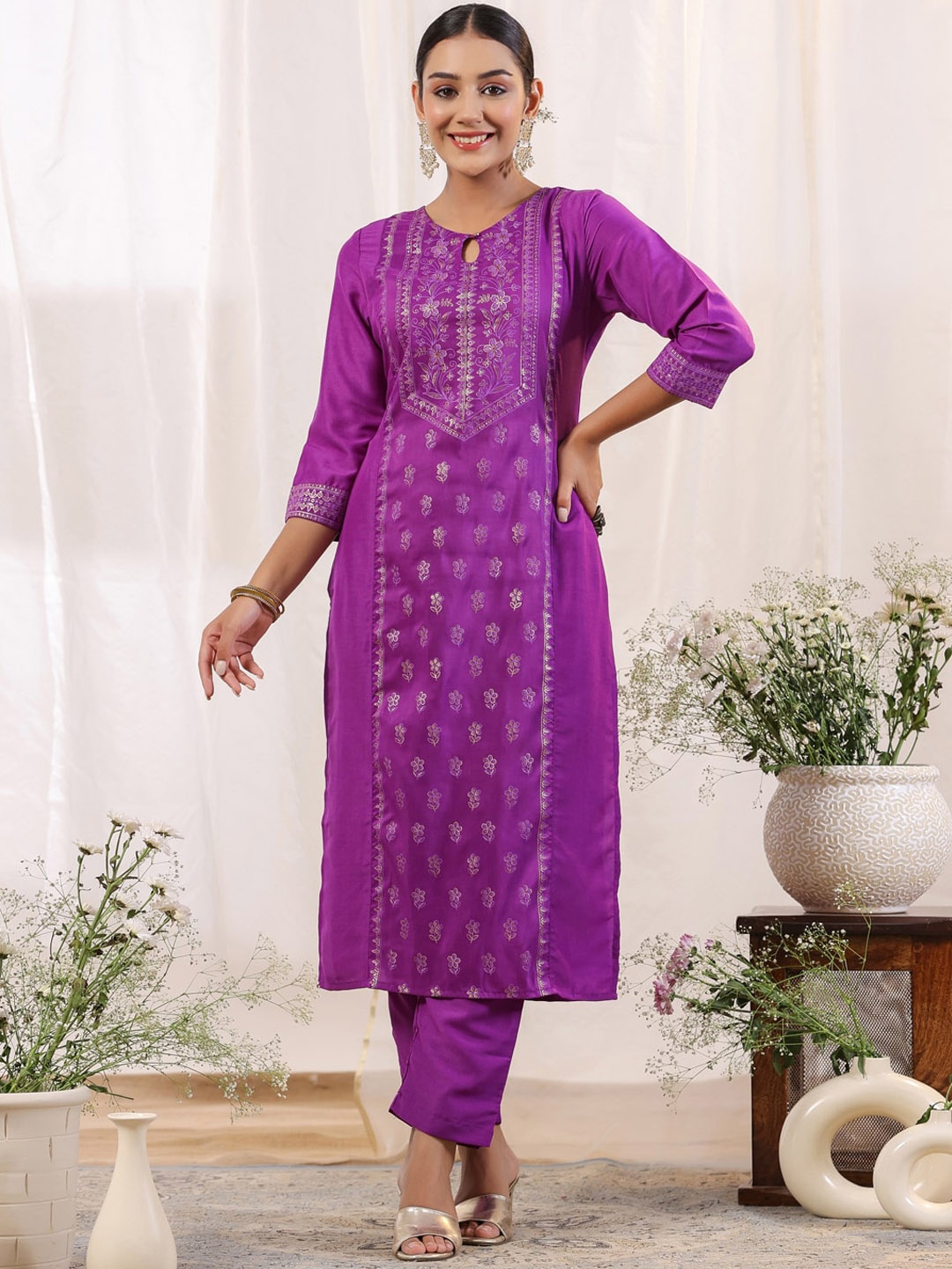 

Ishin Ethnic Motifs Printed Regular Kurta with Trousers, Purple