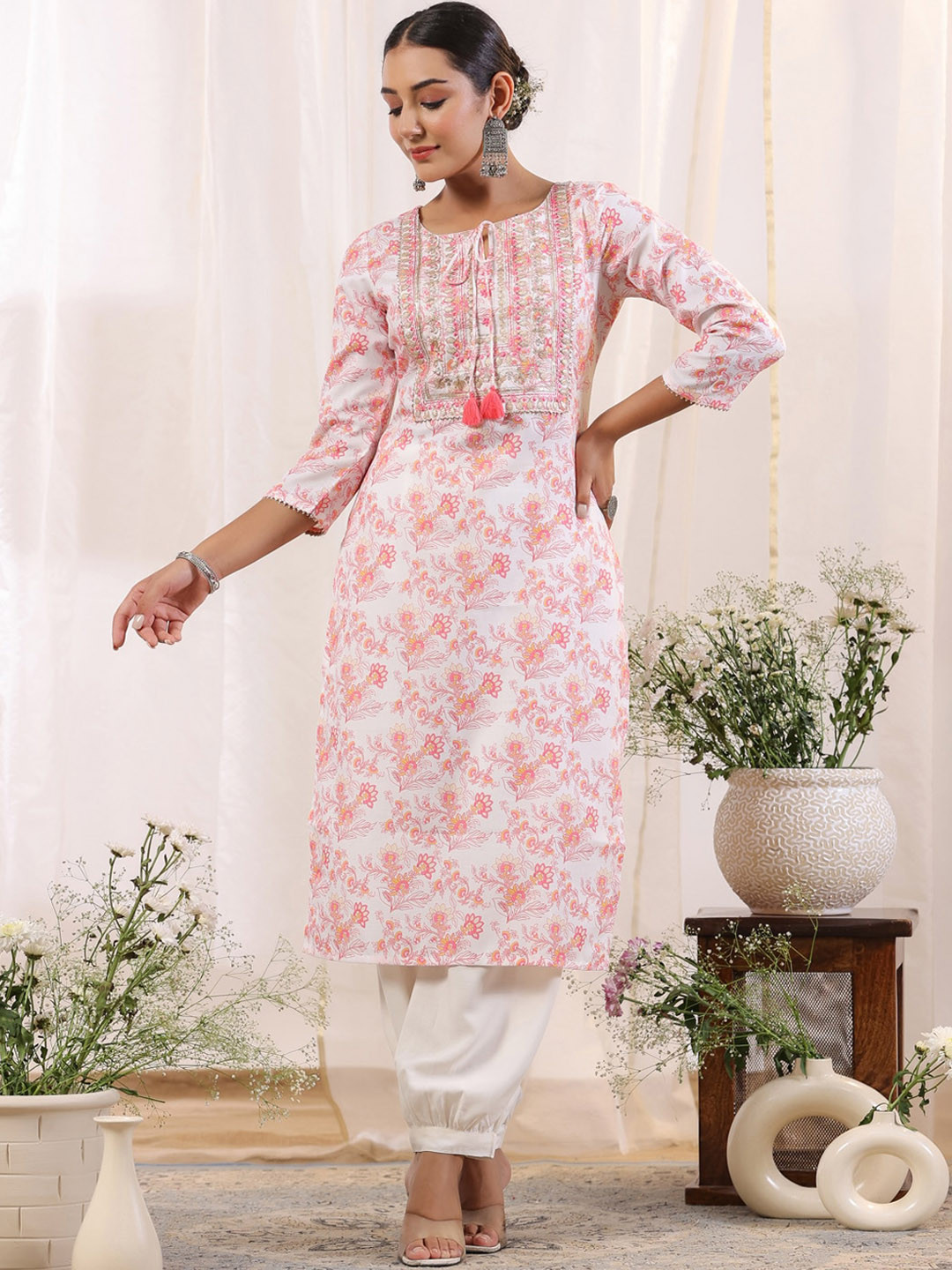 

Ishin Floral Printed Tie-Up Neck Gotta Patti Straight Regular Kurta, Pink