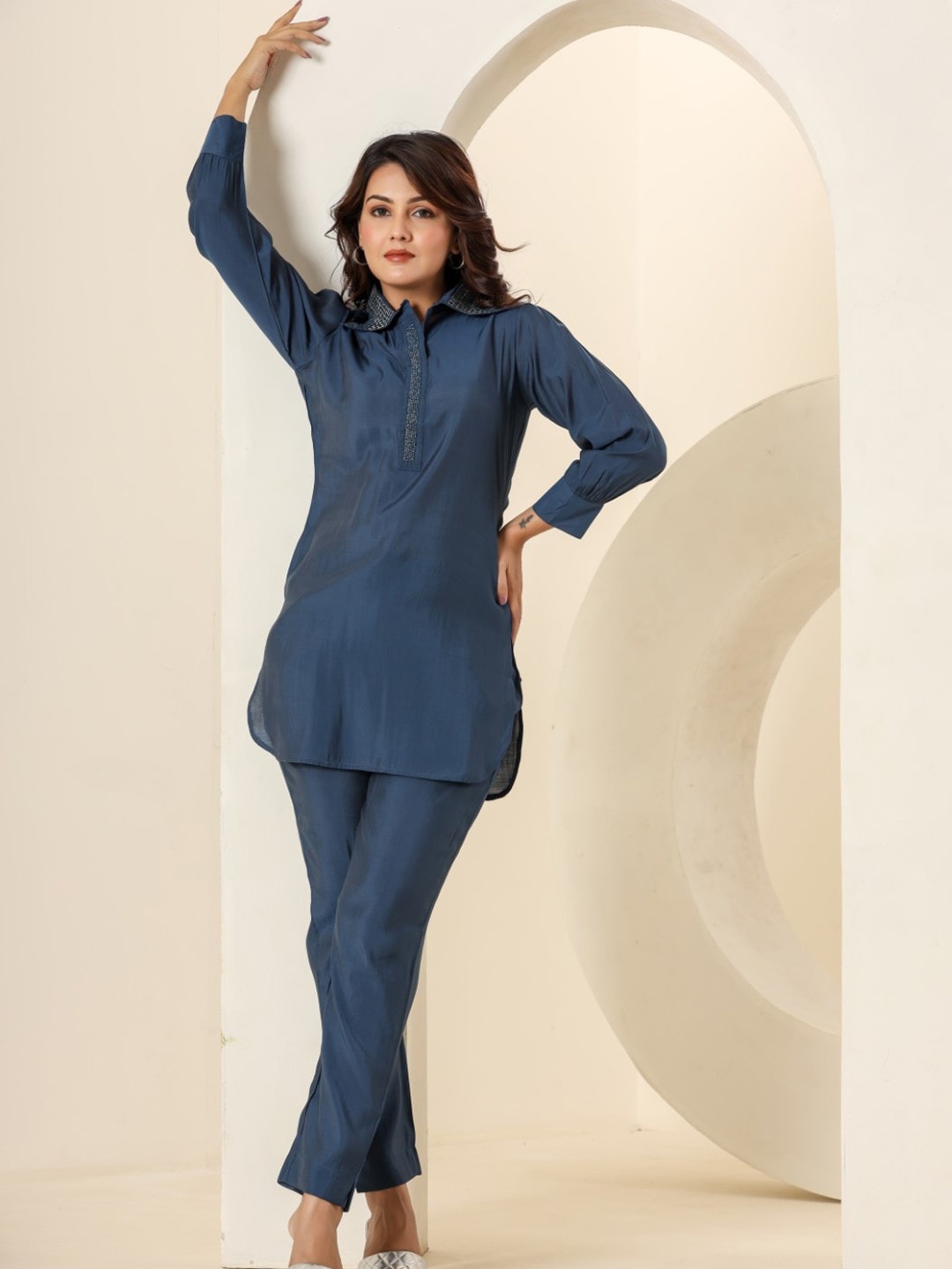 

WEAVERS SAGA Women Embroidered Tunic & Trouser Co-Ords, Blue