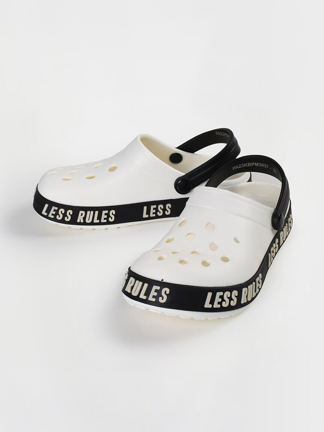 

max Boys Self Design Clogs, White