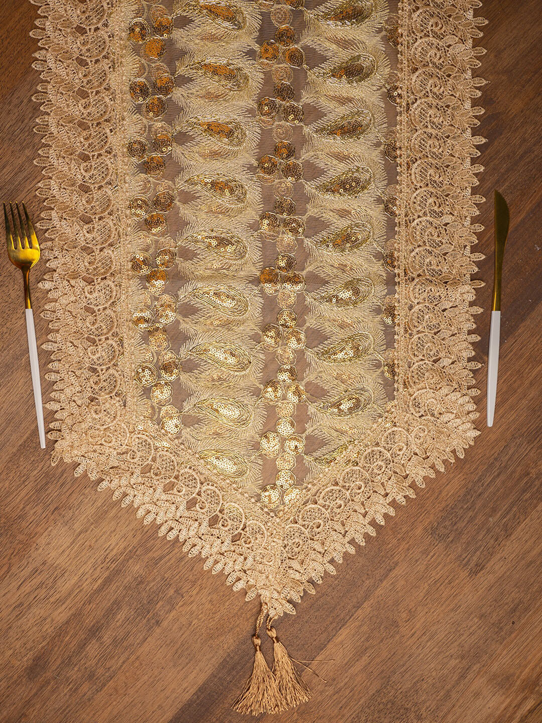 

MARKET99 Golden Pasley Pattern Table Runner, Gold