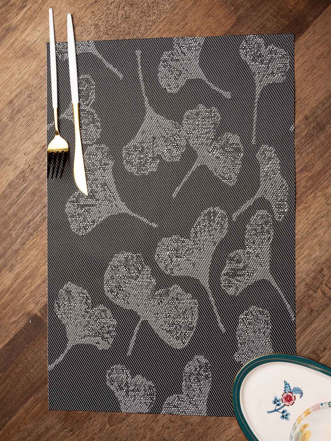 

MARKET99 Black 4 Pieces Floral Pattern Table Placemats