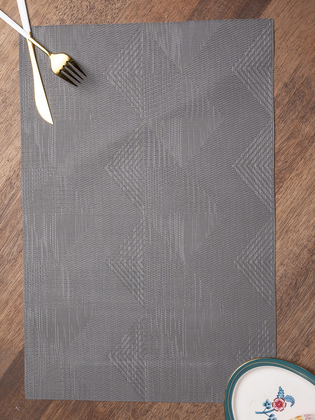

MARKET99 Grey 4 Pieces Rectangular Shaped Geometric Textured Table Placemats