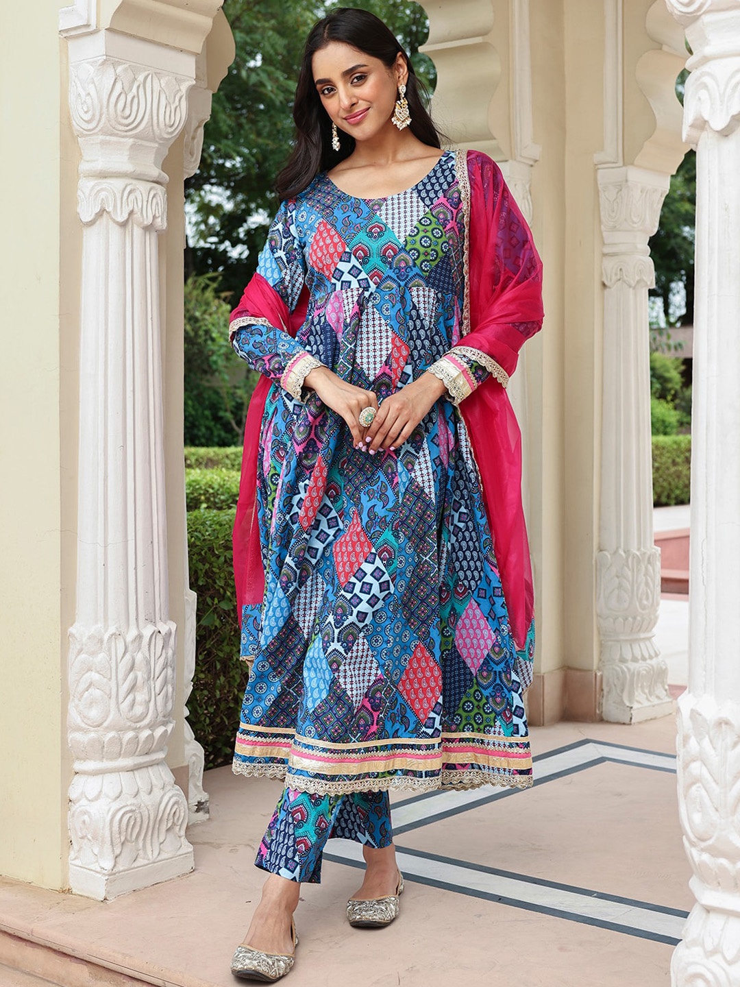 

Janasya Women Blue Ethnic Motifs Printed Regular Gotta Patti Pure Cotton Kurta with Trousers & With Dupatta