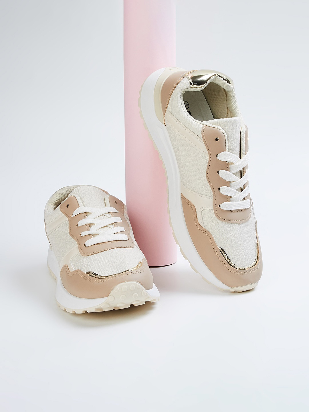 

max Women Colourblocked Sneakers, White