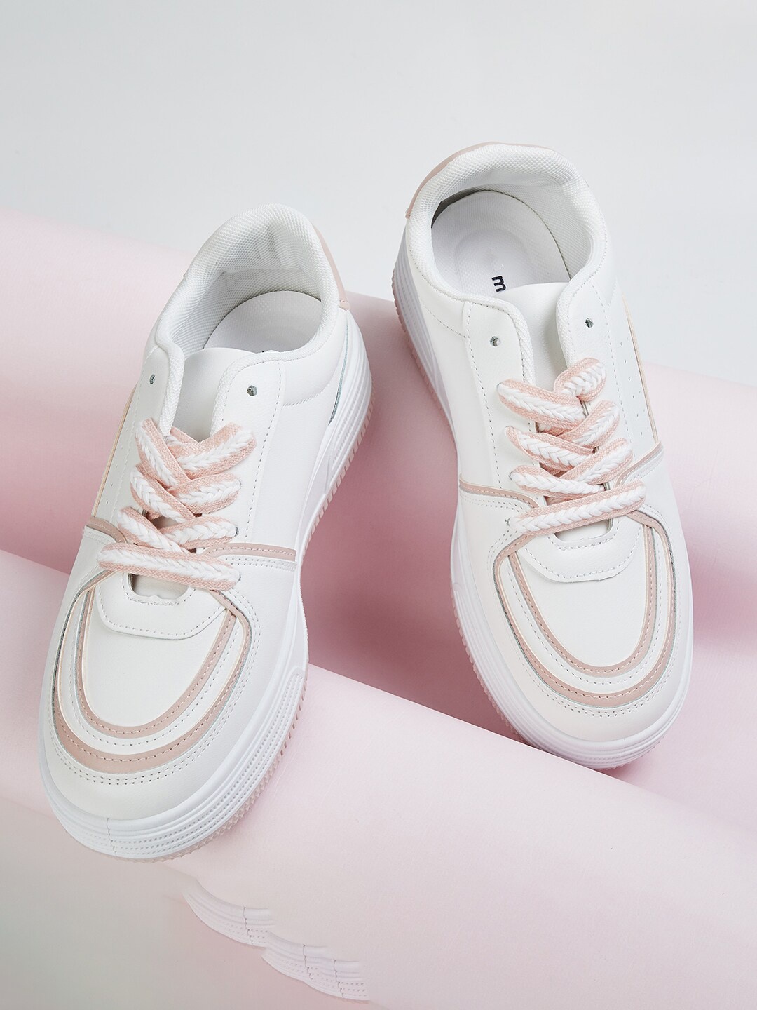 

max Women Comfort Insole Sneakers, White