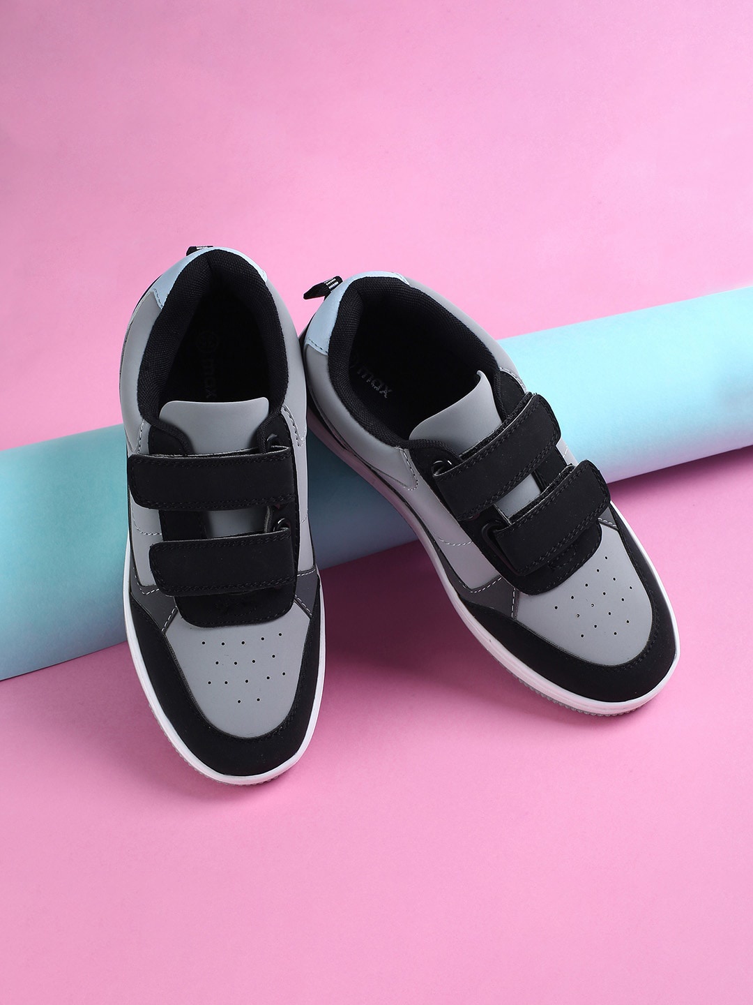 

max Boys Black Colourblocked Sneakers