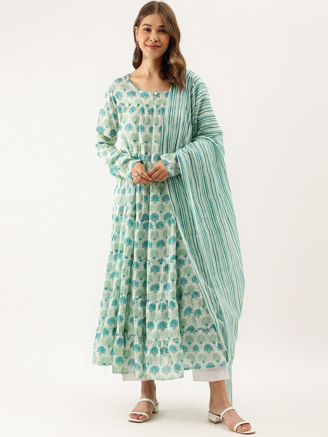 

Divena Women Green Floral Printed Regular Pure Cotton Kurta with Trousers & With Dupatta