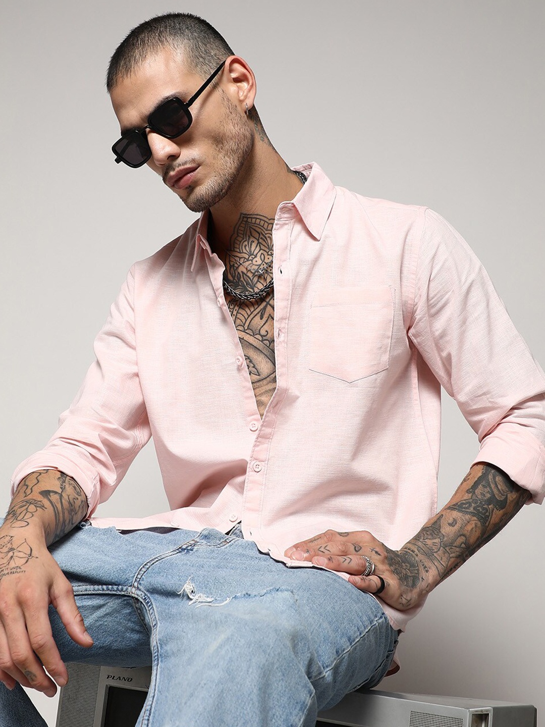 

Campus Sutra Classic Opaque Casual Shirt, Pink