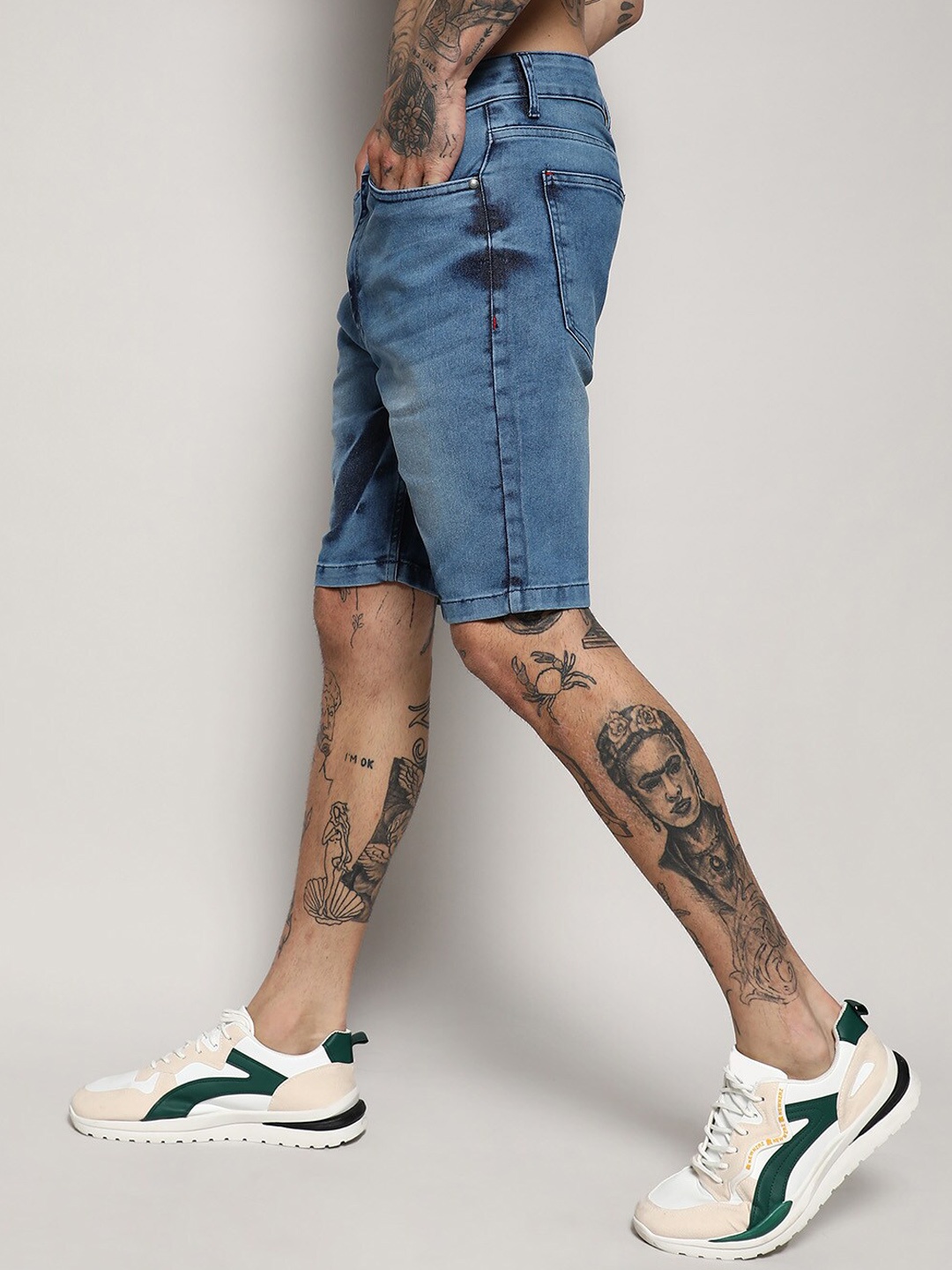 

Campus Sutra Men Blue Washed Outdoor Denim Shorts with Technology