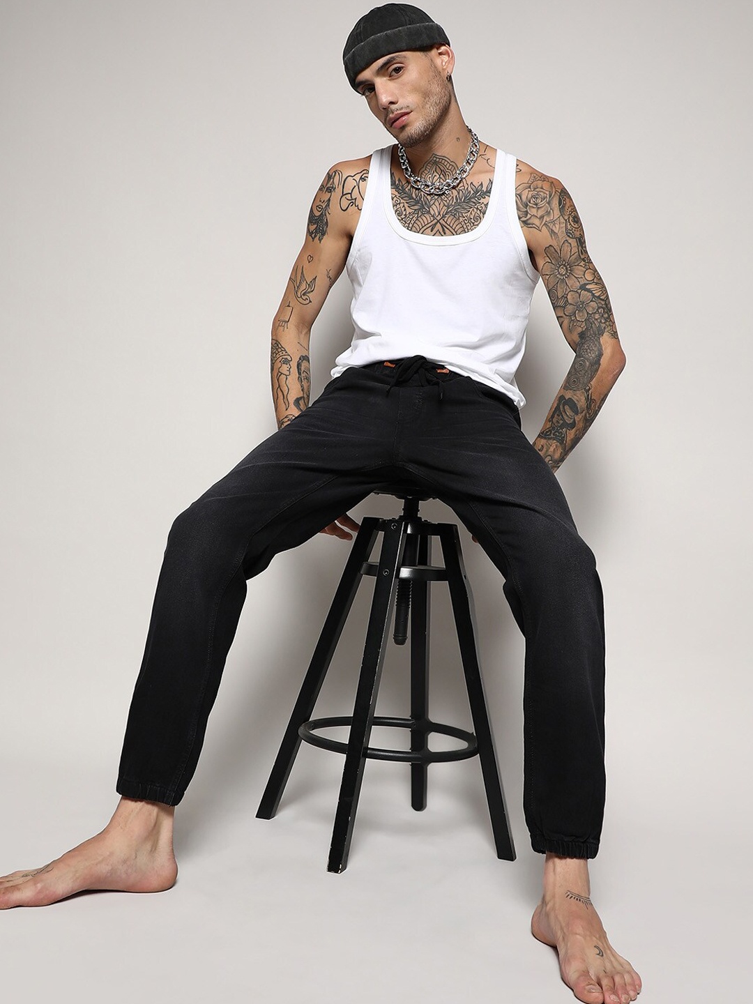 

Campus Sutra Men Black Smart Slim Fit Low Distress Stretchable Jeans