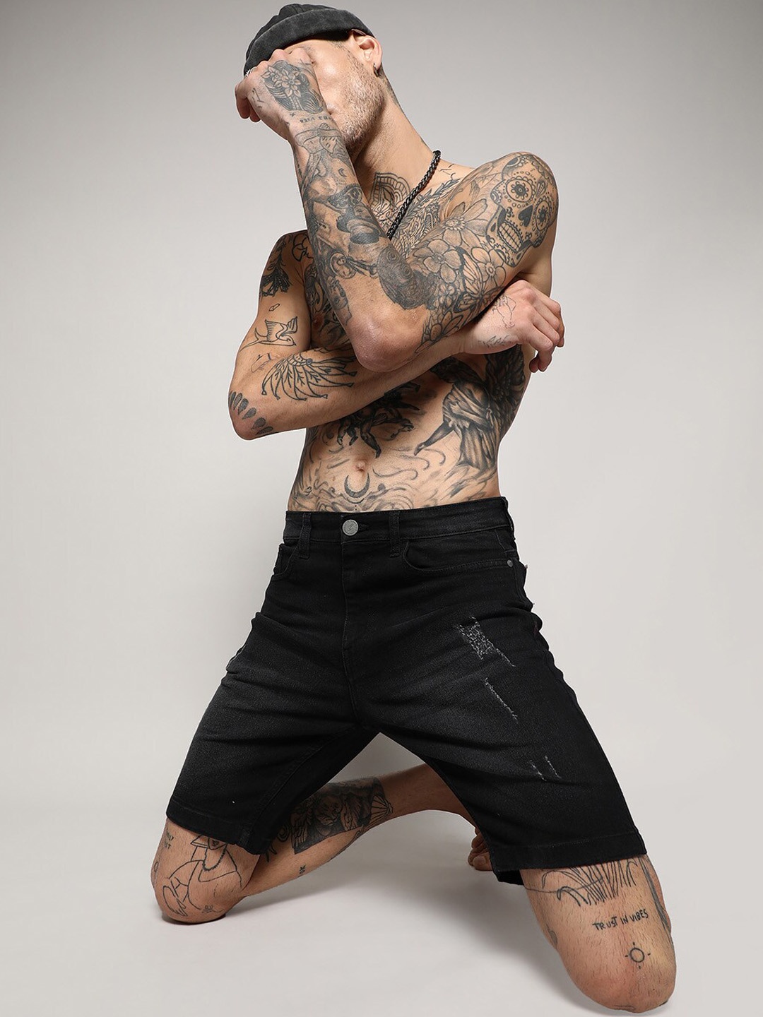 

Campus Sutra Men Black Outdoor Denim Shorts