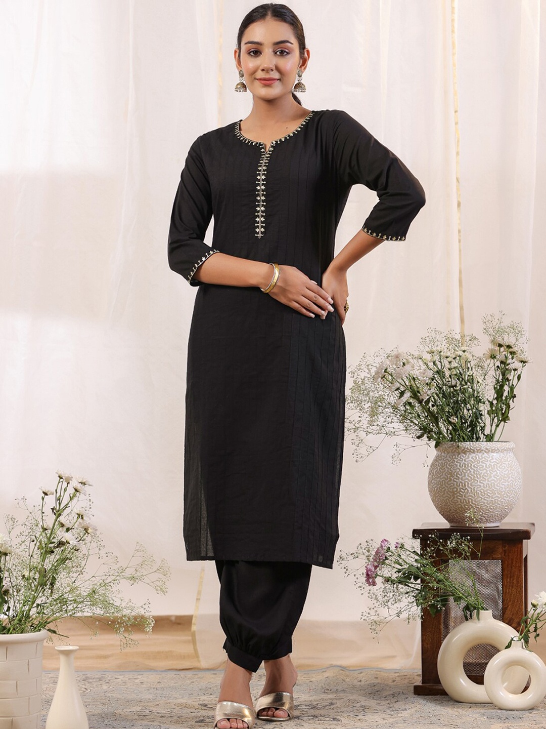 

Anubhutee Floral Embroidered Cotton Straight Kurta, Black