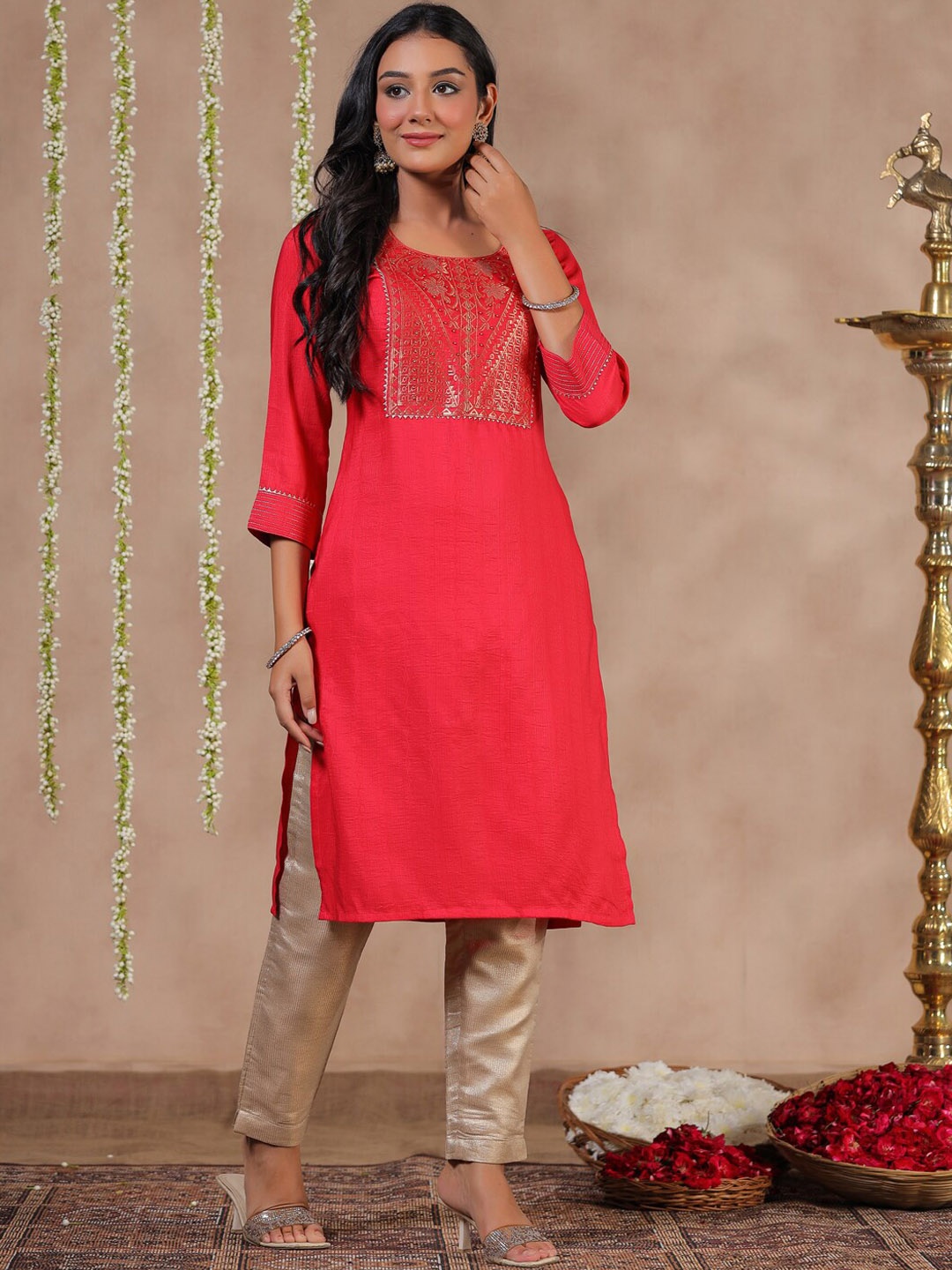 

Anubhutee Yoke Design Zari Straight Kurta, Pink