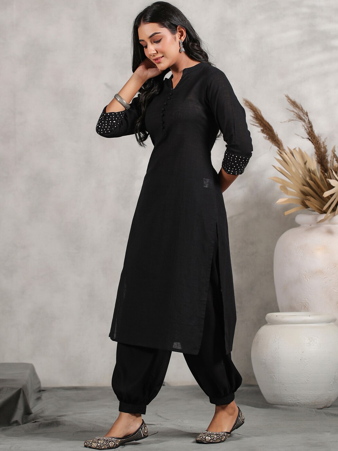 

Anubhutee Sequinned Embellished Mandarin Collar Cotton Straight Kurta, Black