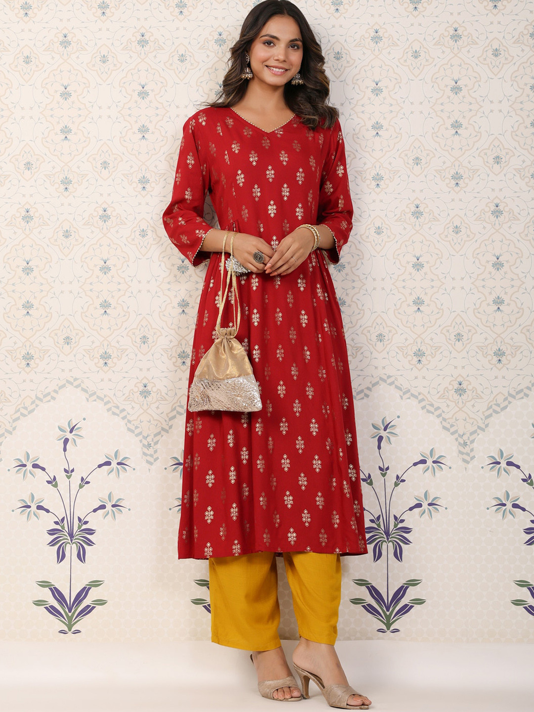 

Ode by House of Pataudi Ethnic Motifs Printed Gotta Patti Anarkali Kurta, Red