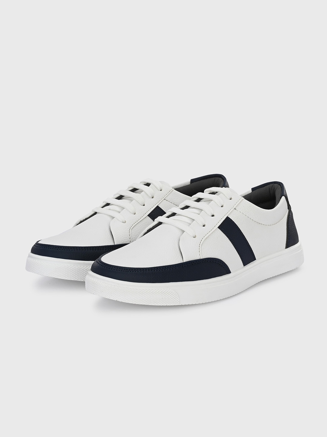 

Killer Men Colourblocked Padded Contrast Sole Sneakers, White