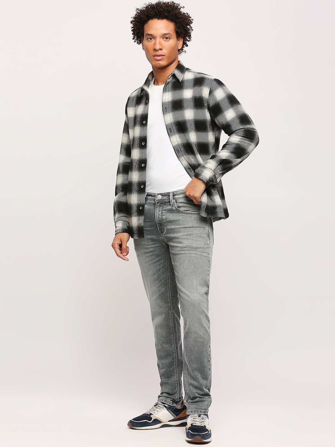 

Pepe Jeans Men Slim Tapered Fit Low-Rise Heavy Fade Crinkle Stretchable Jeans, Grey